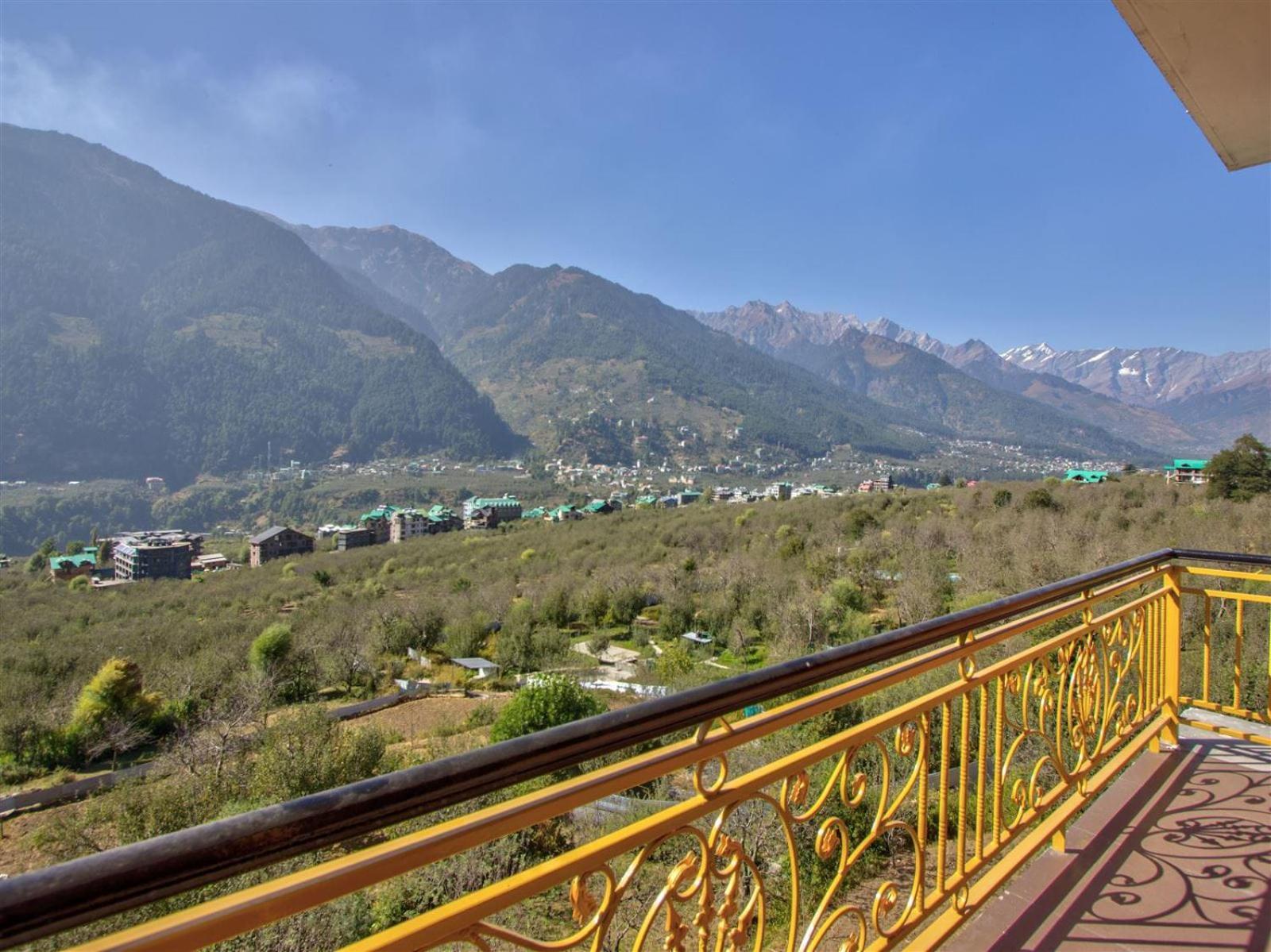 Golden Peak Manali Hotel Exterior photo