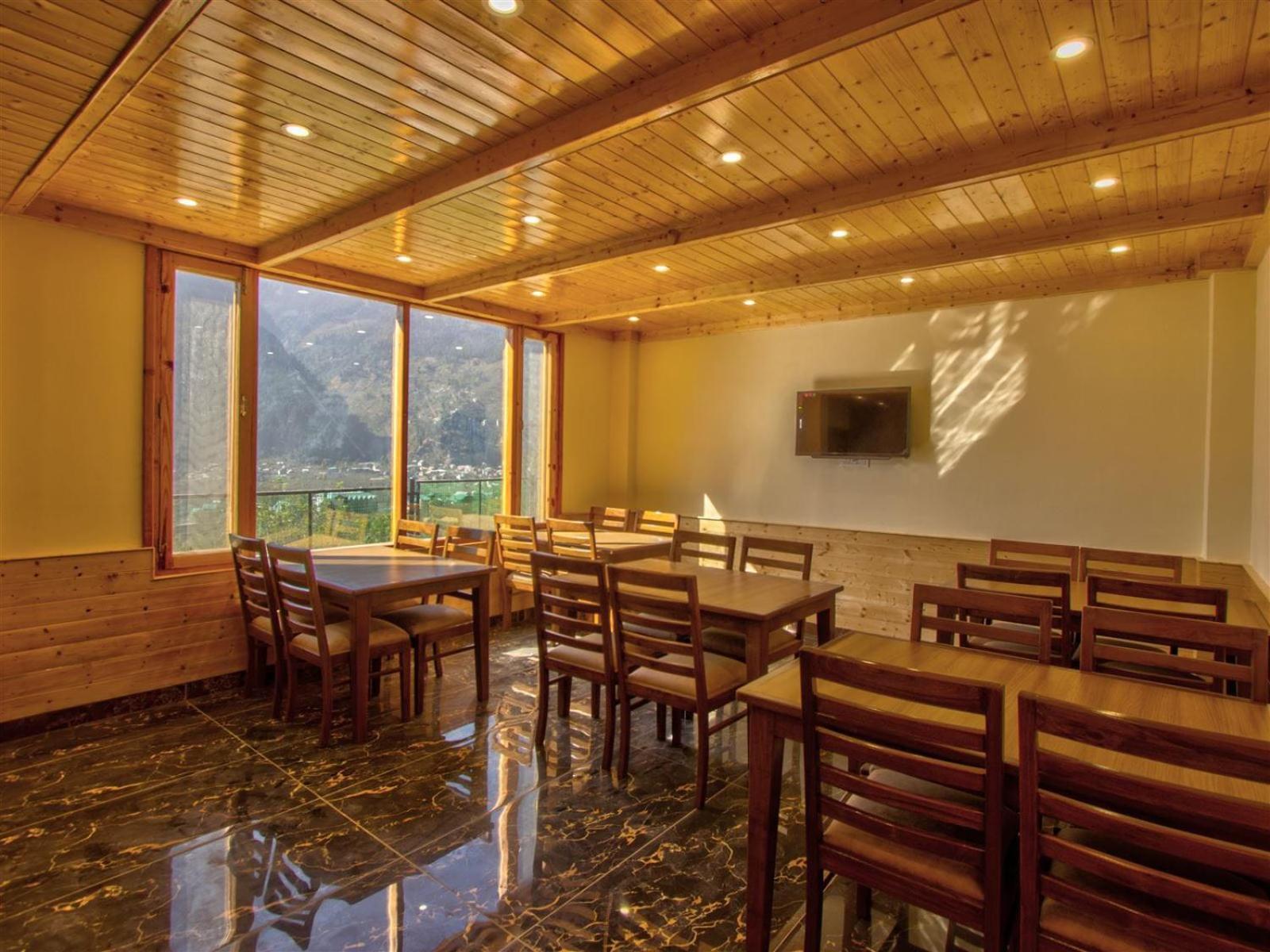 Golden Peak Manali Hotel Exterior photo