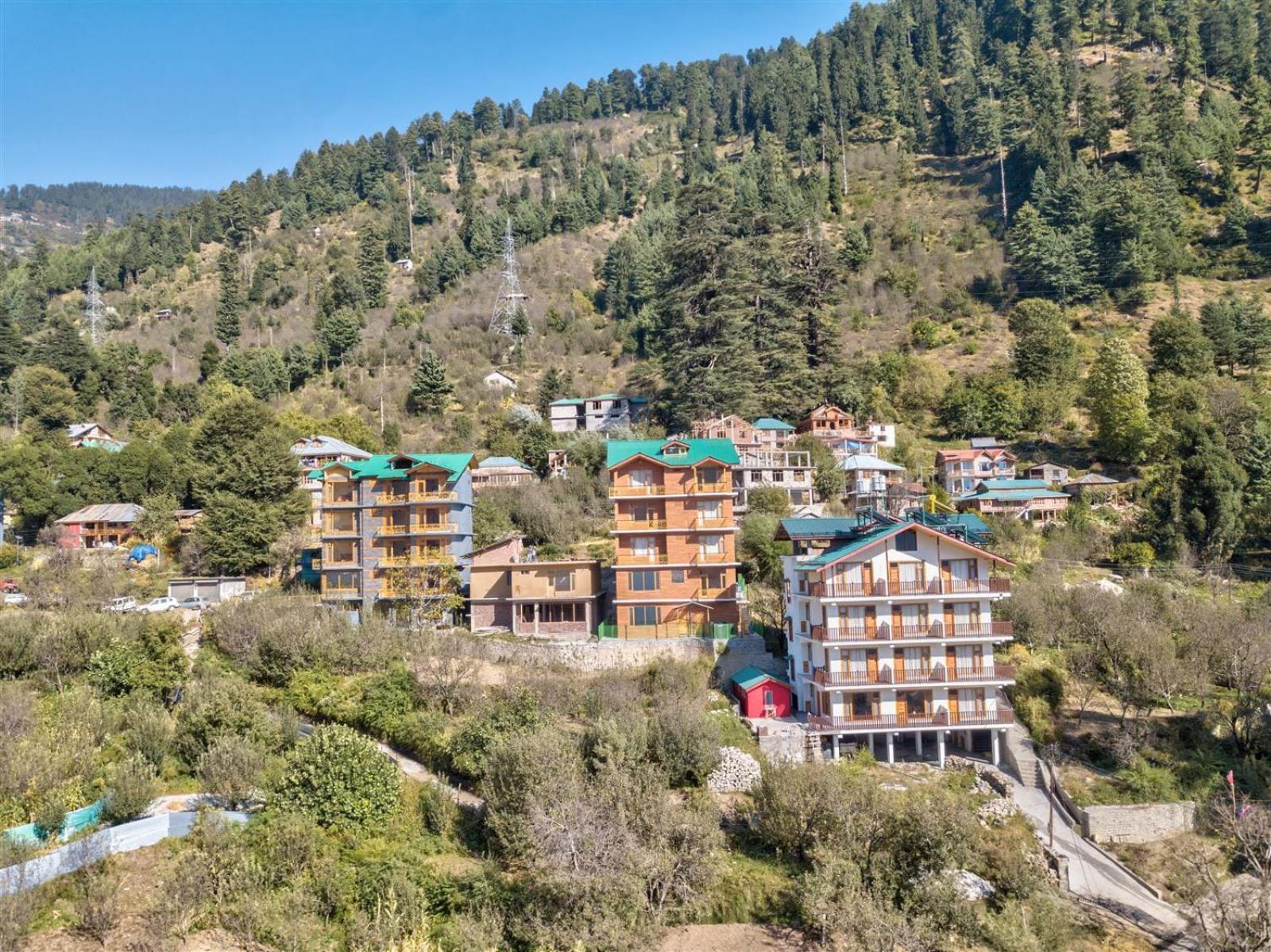 Golden Peak Manali Hotel Exterior photo